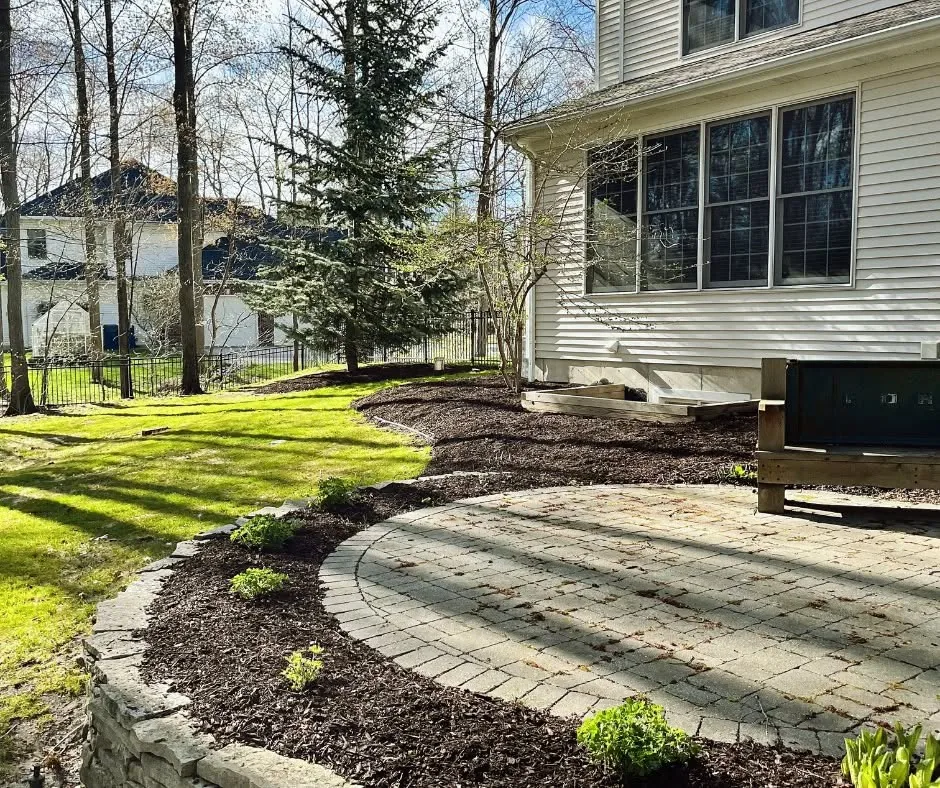 Paver patio surrounded by finished mulch beds